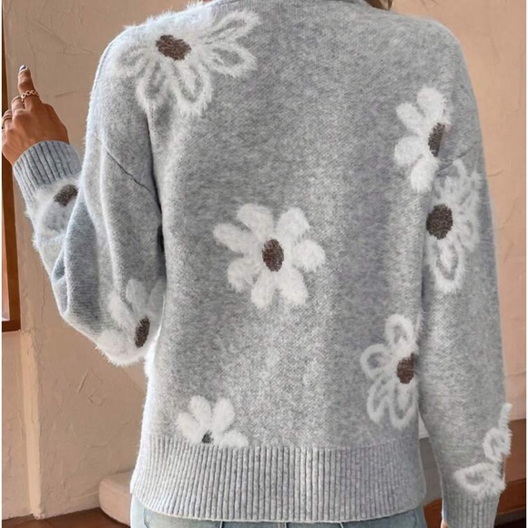 New V neck gray floral print button down cardigan sweater - Picture 5 of 6